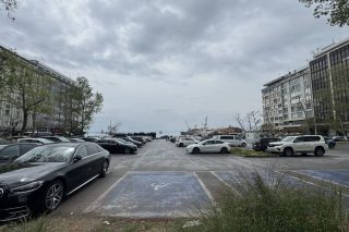 Πασχαλιάτικες αψιμαχίες στην πλατεία Ελευθερίας